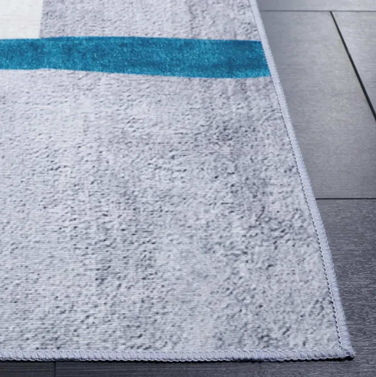 MALIBU 820 GREY  2'-6' x 8' Runner Rug