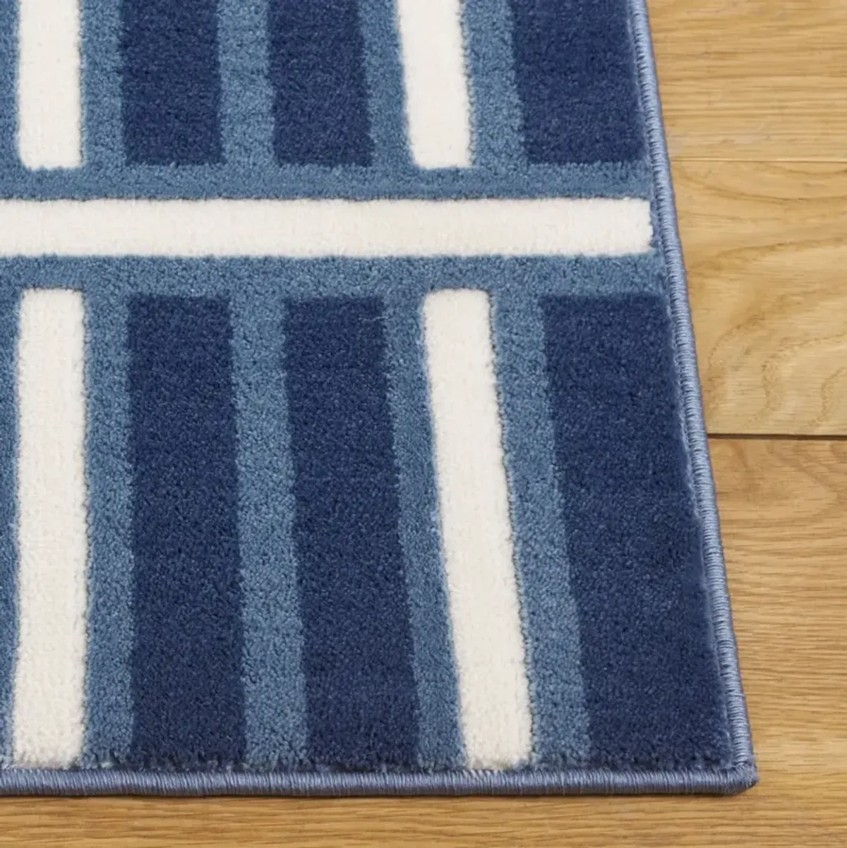 GROOVE 118 BLUE  2'-3' x 8' Runner Rug