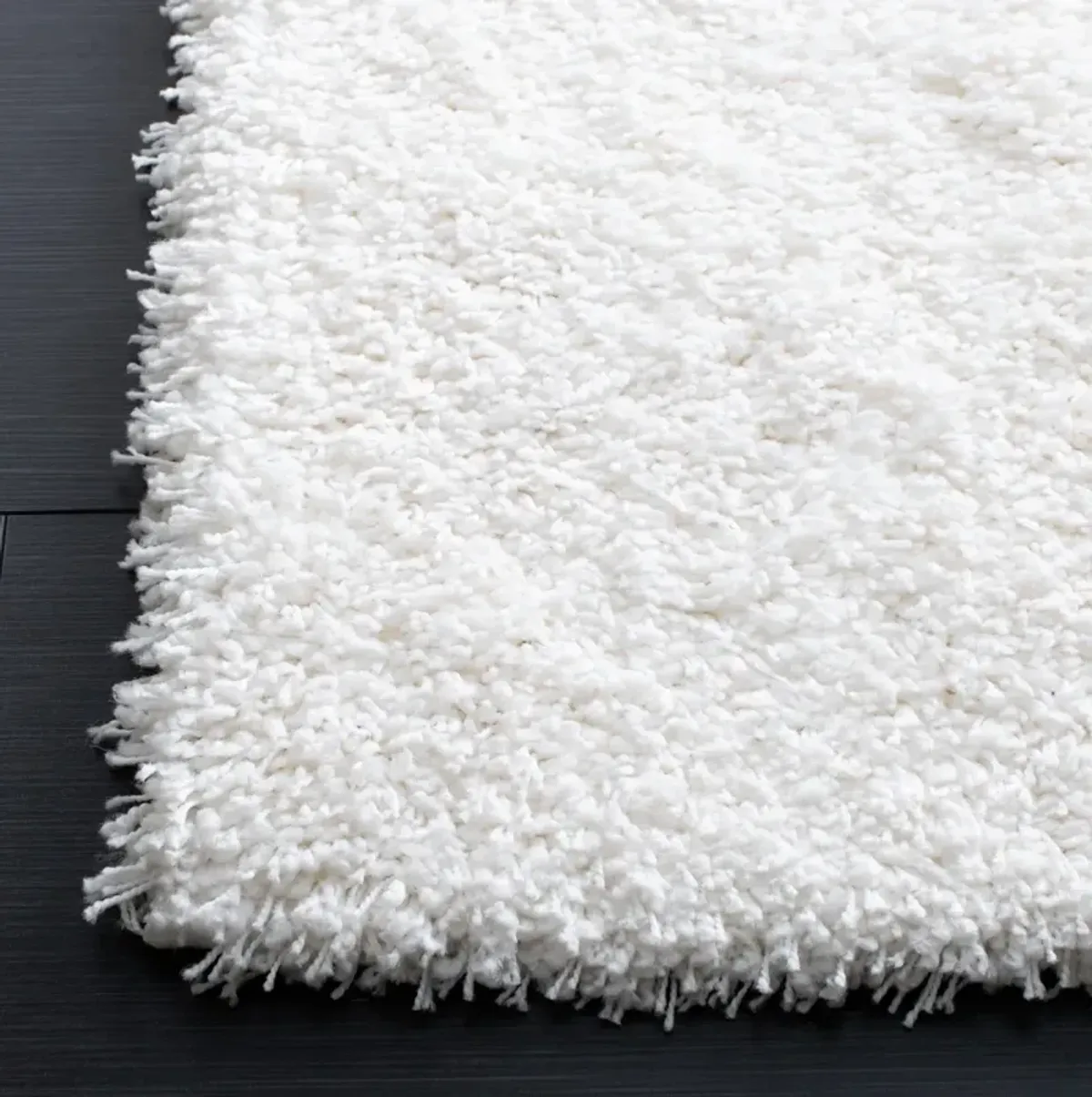 SANTA MONICA SHAG 725 WHITE 2'-3' x 9' Runner Rug