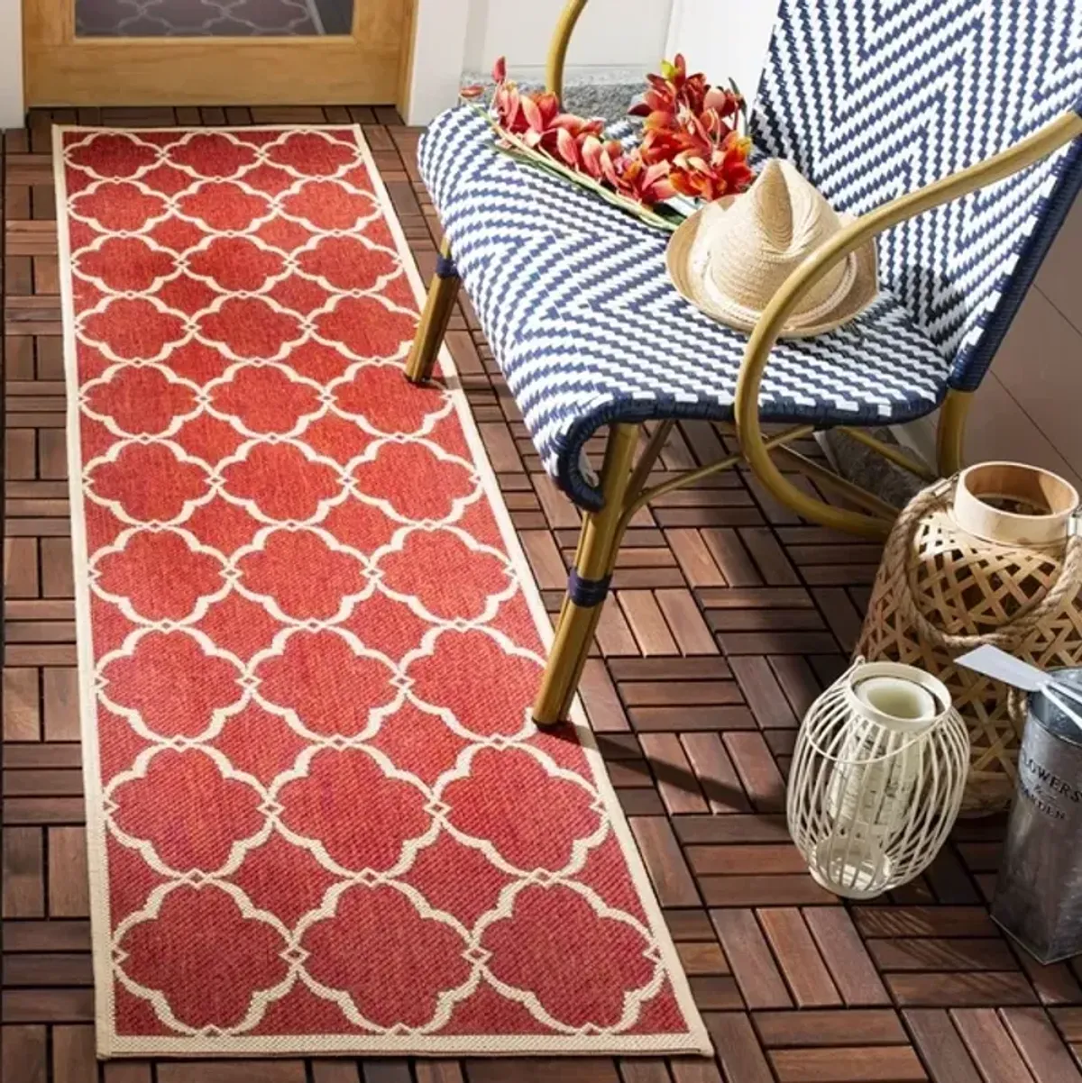 Safavieh BEACH HOUSE Collection BHS125Q-28 Red / Creme 2'-2" X 8'