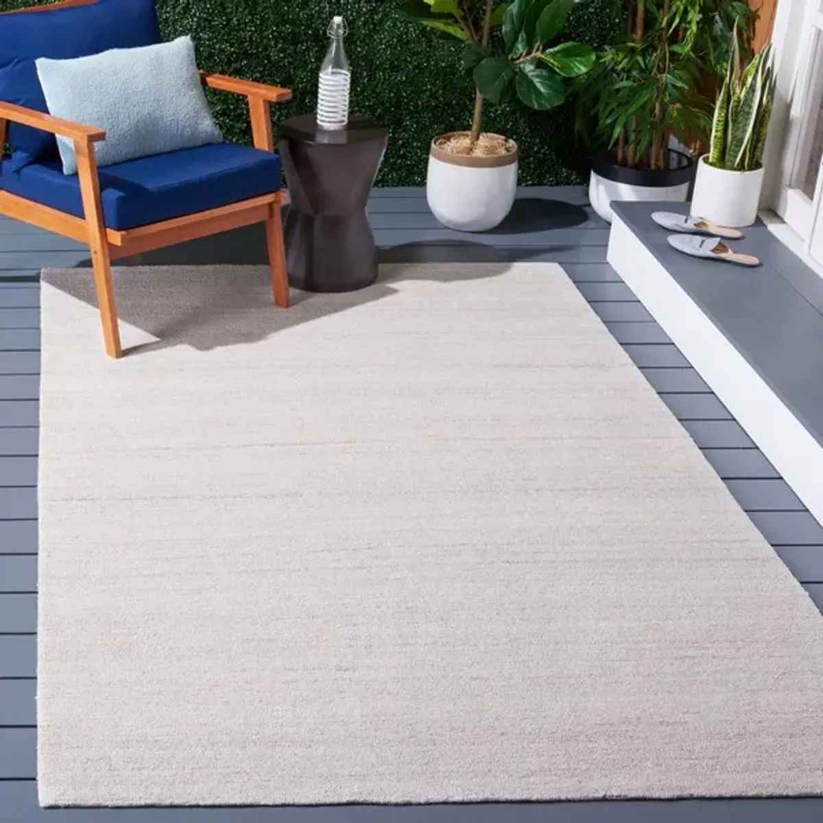 OUTDOOR MICRO-LOOP Small Rectangle Hand Tufted 4' x 6' Rug