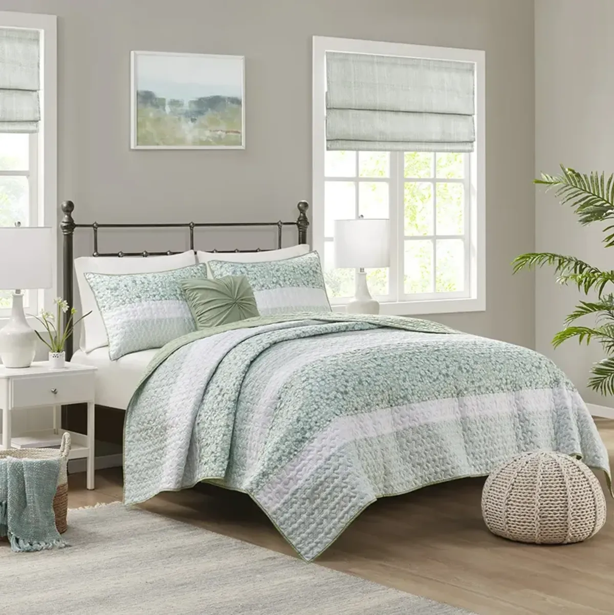 Madison Park Caralie Green 4 Piece Seersucker Quilt Set with Throw Pillow