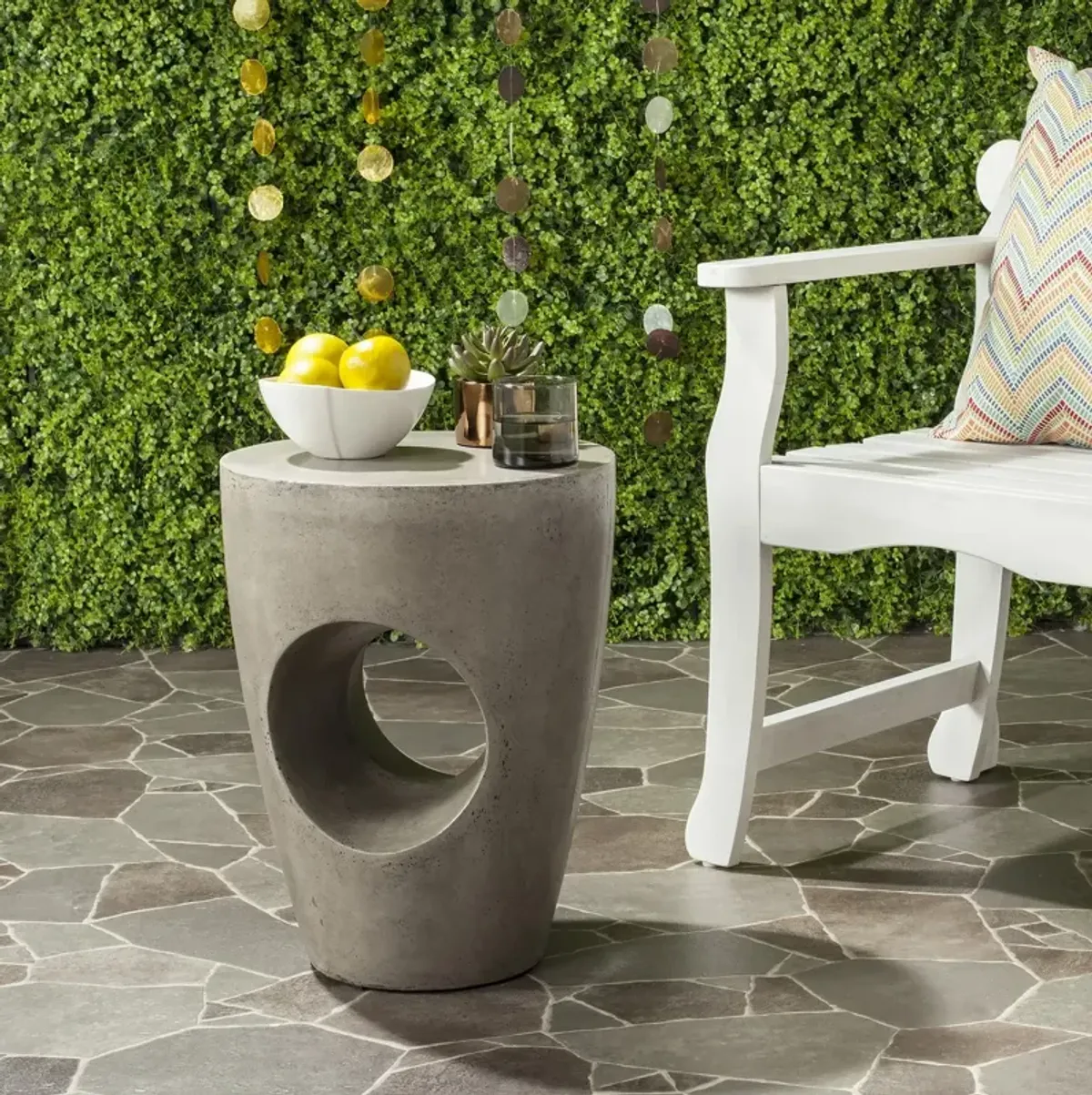 Aishi Indoor/Outdoor Modern Concrete round 17.7-Inch H Accent Table