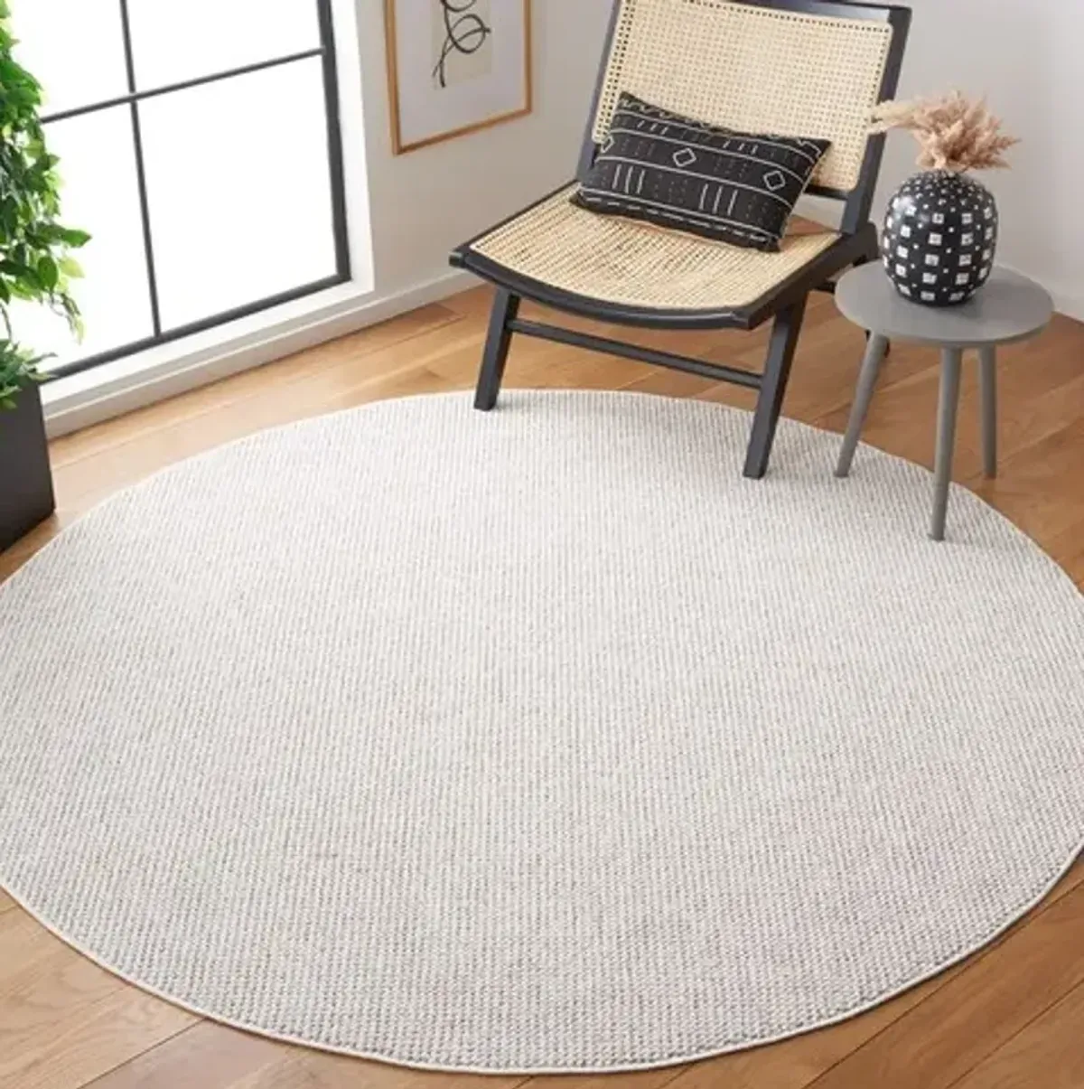 LOTUS 106 White 6'-7' X 6'-7' Round Round Rug