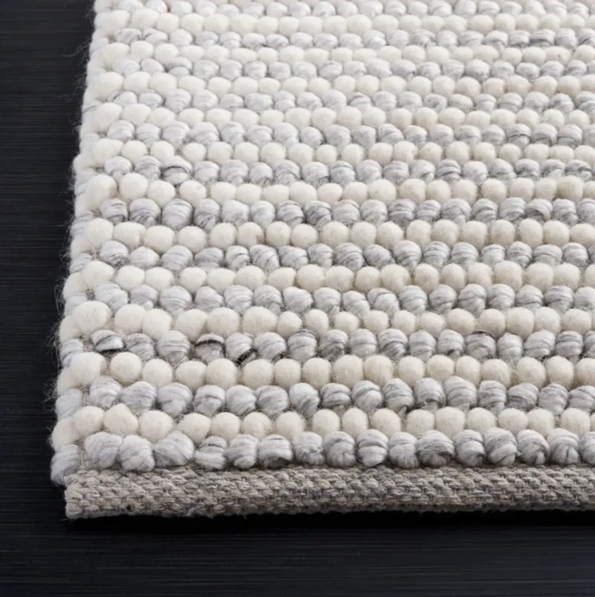 NATURA 220 IVORY  2'-3' x 5' Accent Rug