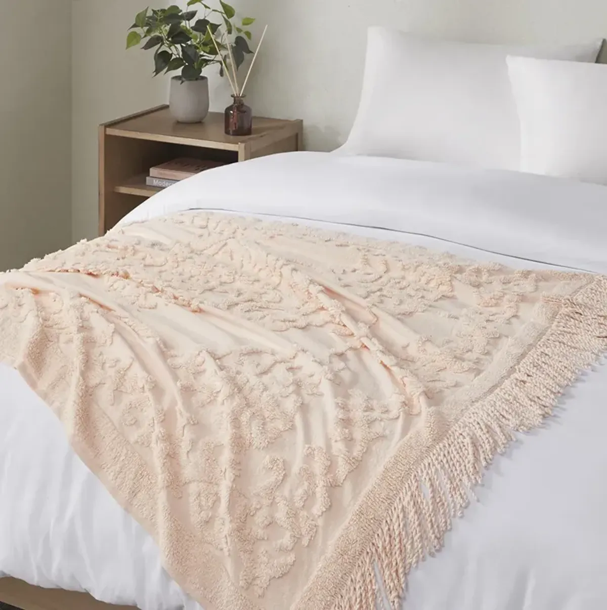 Madison Park Chloe Blush 100% Cotton Tufted Chenille Lightweight Throw With Fringe Tassel 50" x 60"