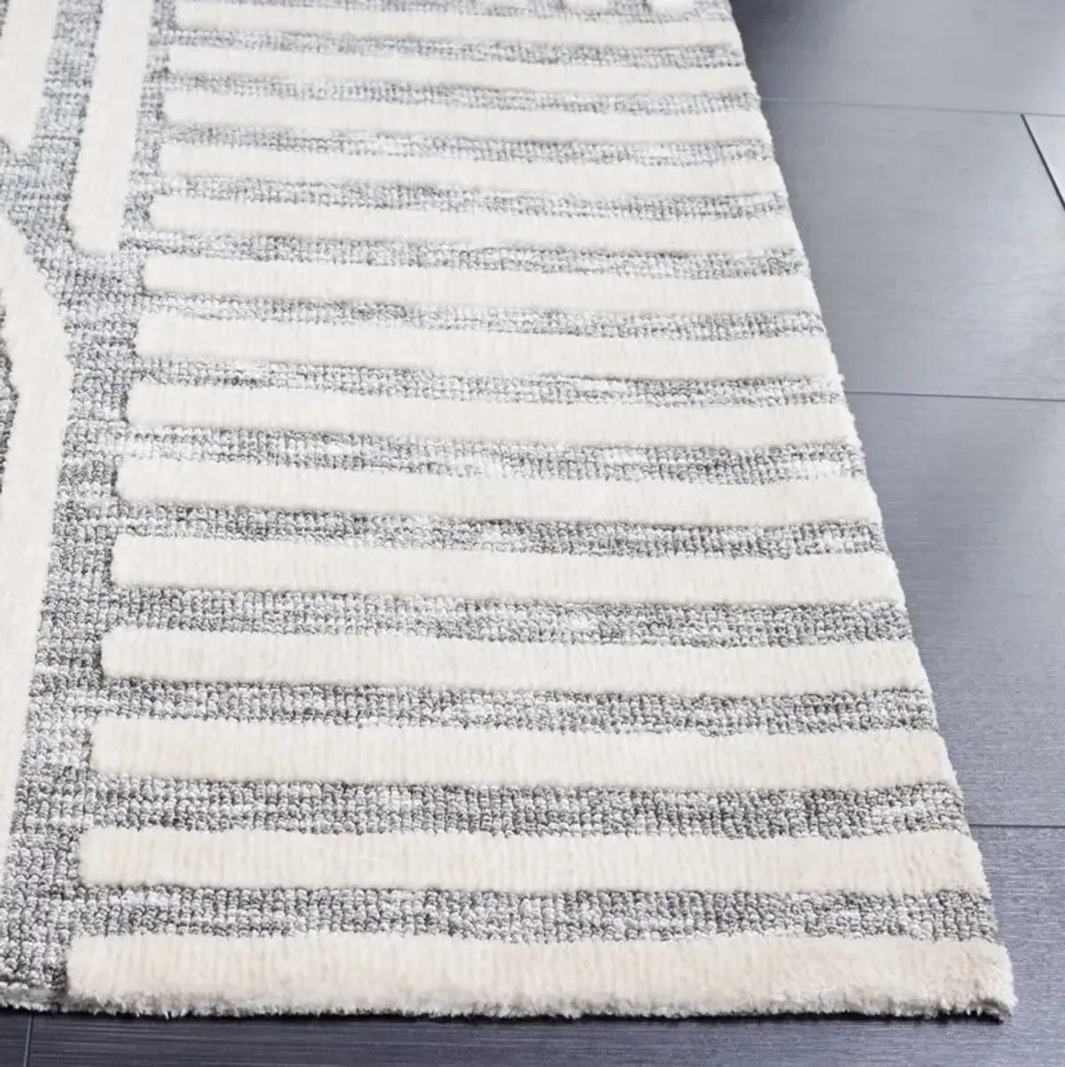 AUDREY 106 Grey 2'-3' X 8' Runner Rug