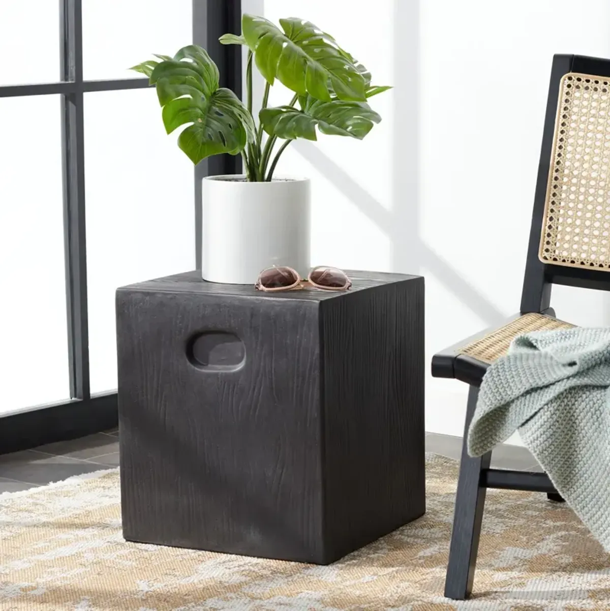 CUBE INDOOR/OUTDOOR MODERN CONCRETE 16.5 INCH H ACCENT TABLE