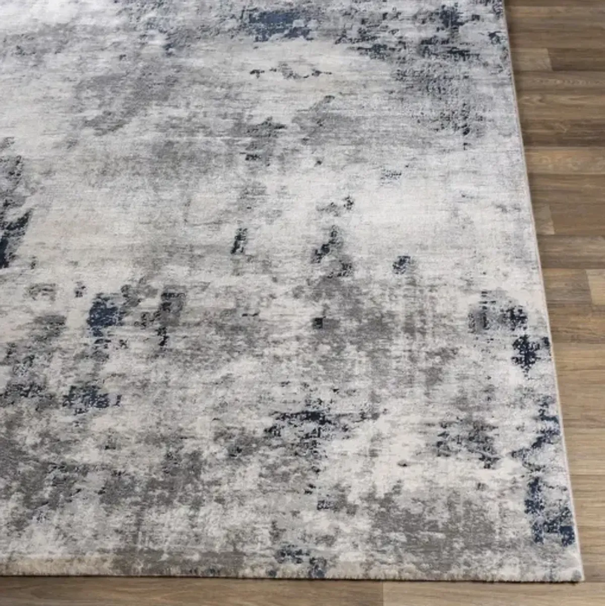 Aisha 2'7" x 5' Rug