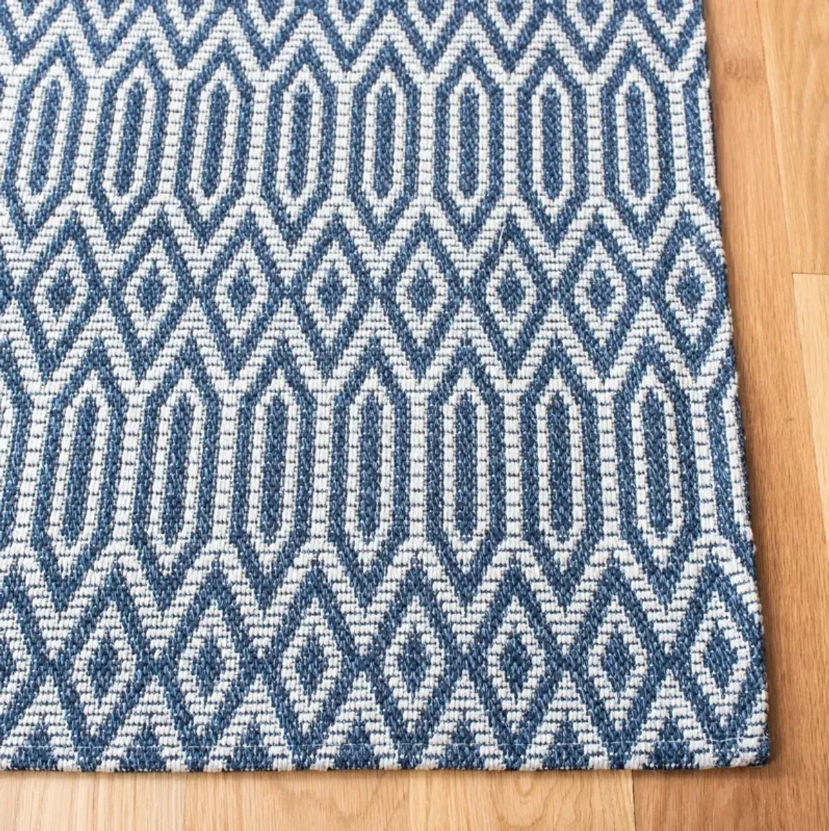 AUGUSTINE 405 NAVY  6'-4' x 6'-4'Square Square Rug