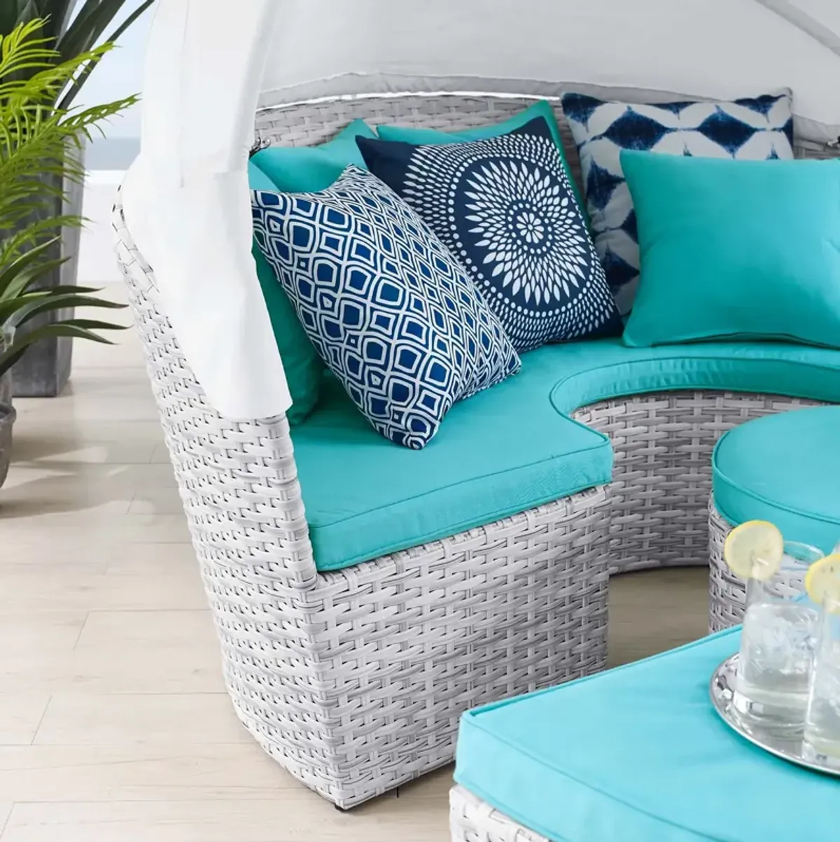 Scottsdale Canopy Sunbrella� Outdoor Patio Daybed