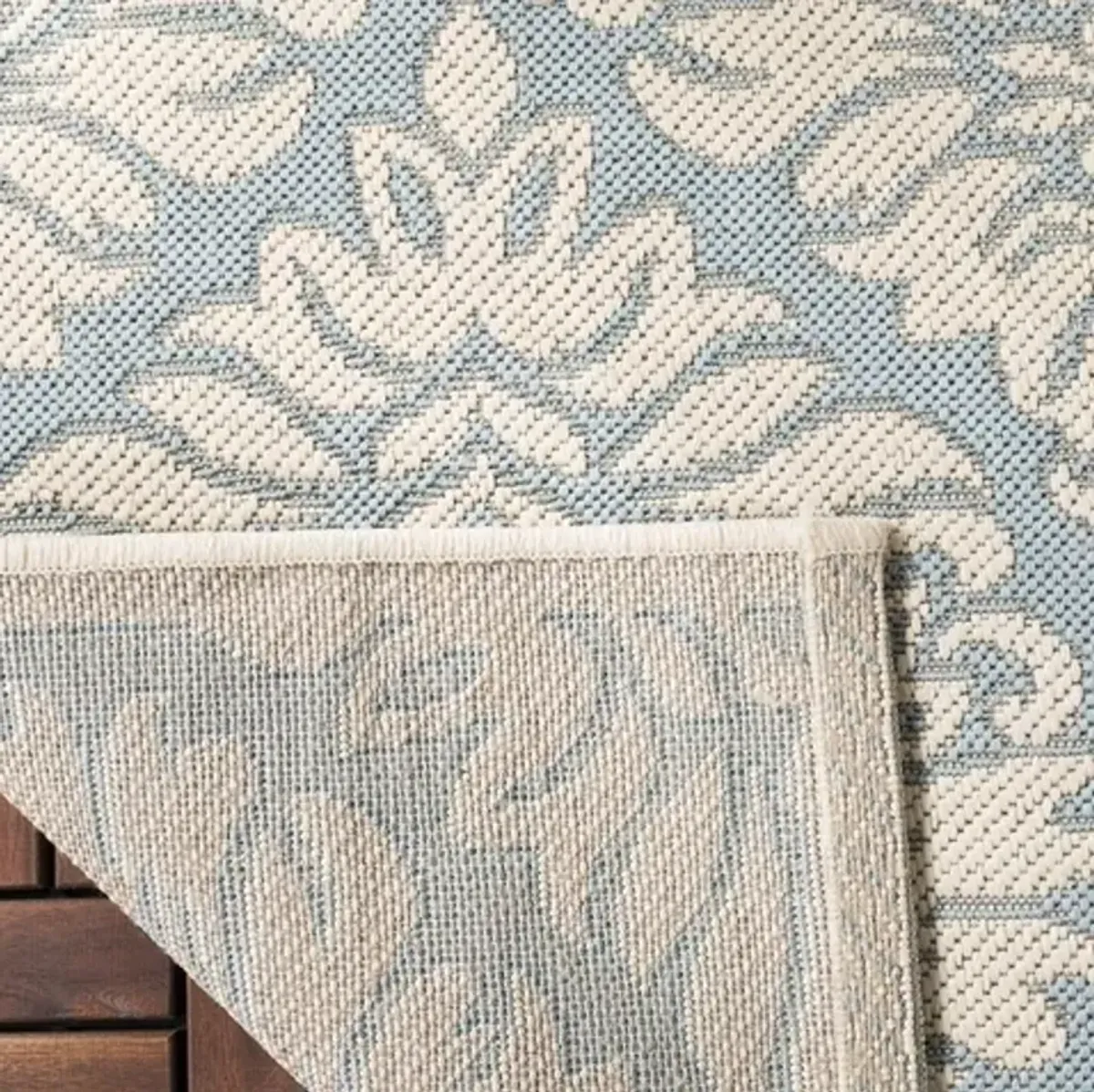 Safavieh BEACH HOUSE Collection BHS135K-28 Aqua / Cream 2'-2" X 8'