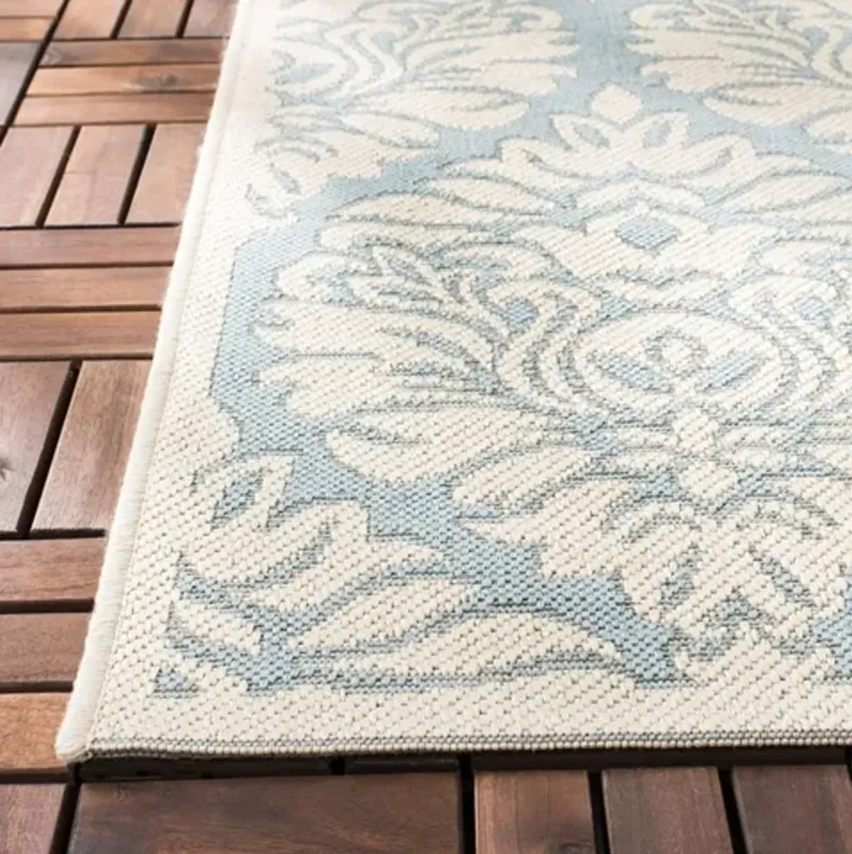 Safavieh BEACH HOUSE Collection BHS135K-28 Aqua / Cream 2'-2" X 8'