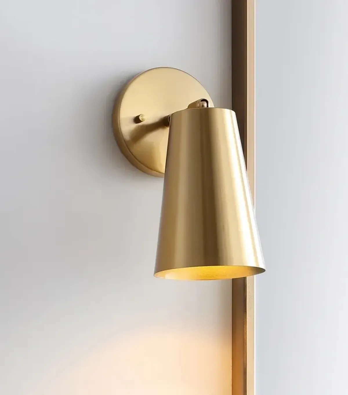 Leonardo Wall Sconce