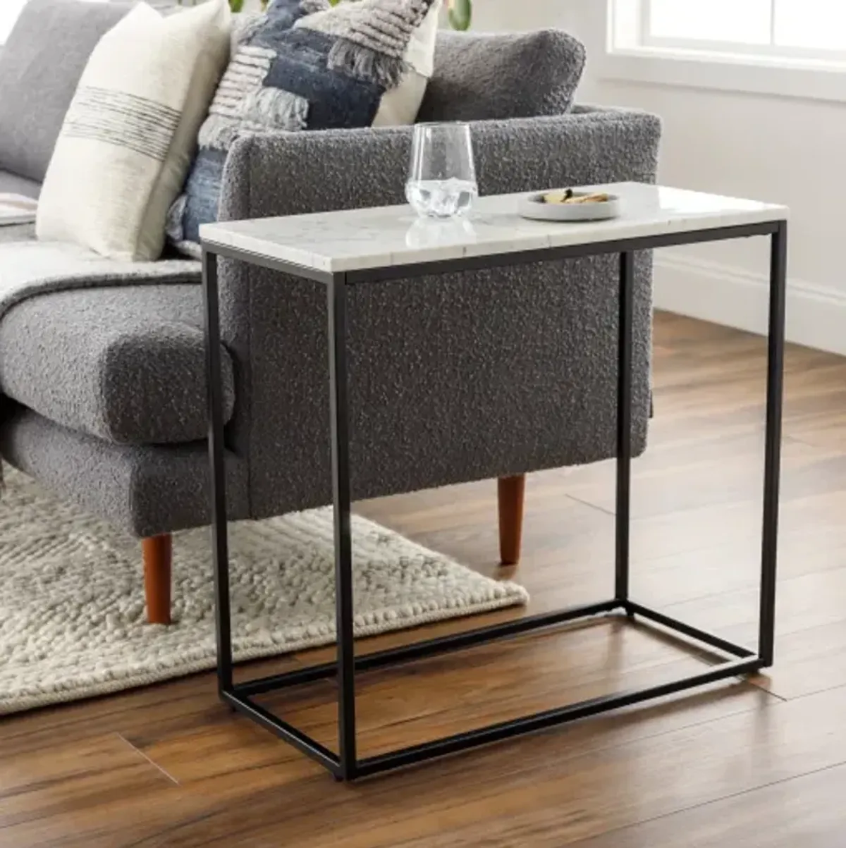Aryaa End Table 