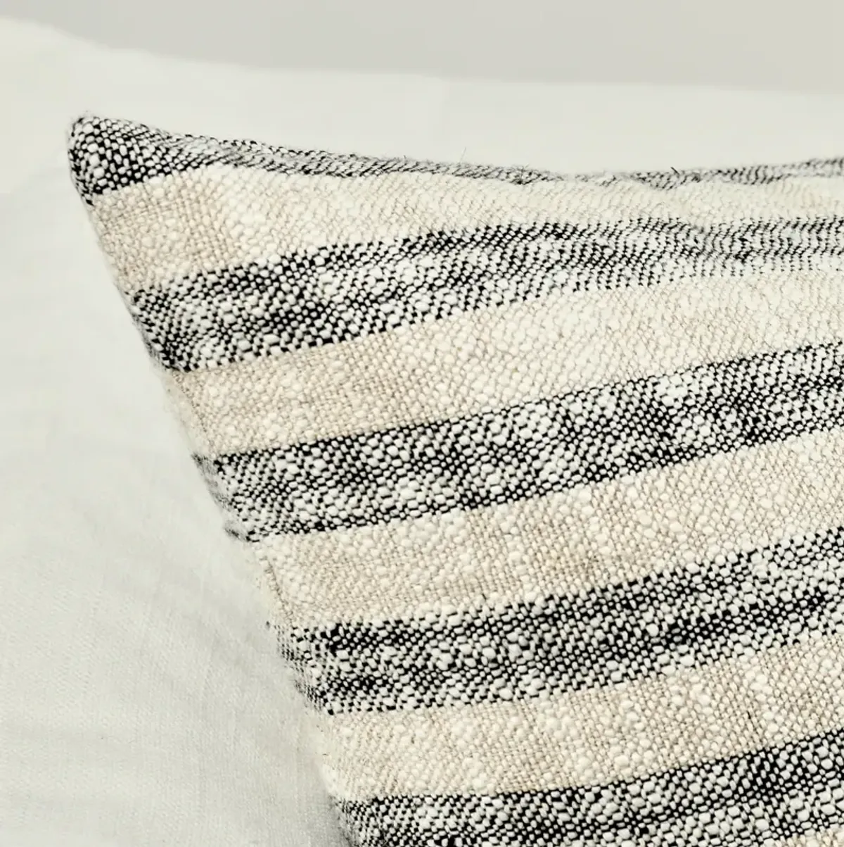 VC Linna Natural/Black 24x24