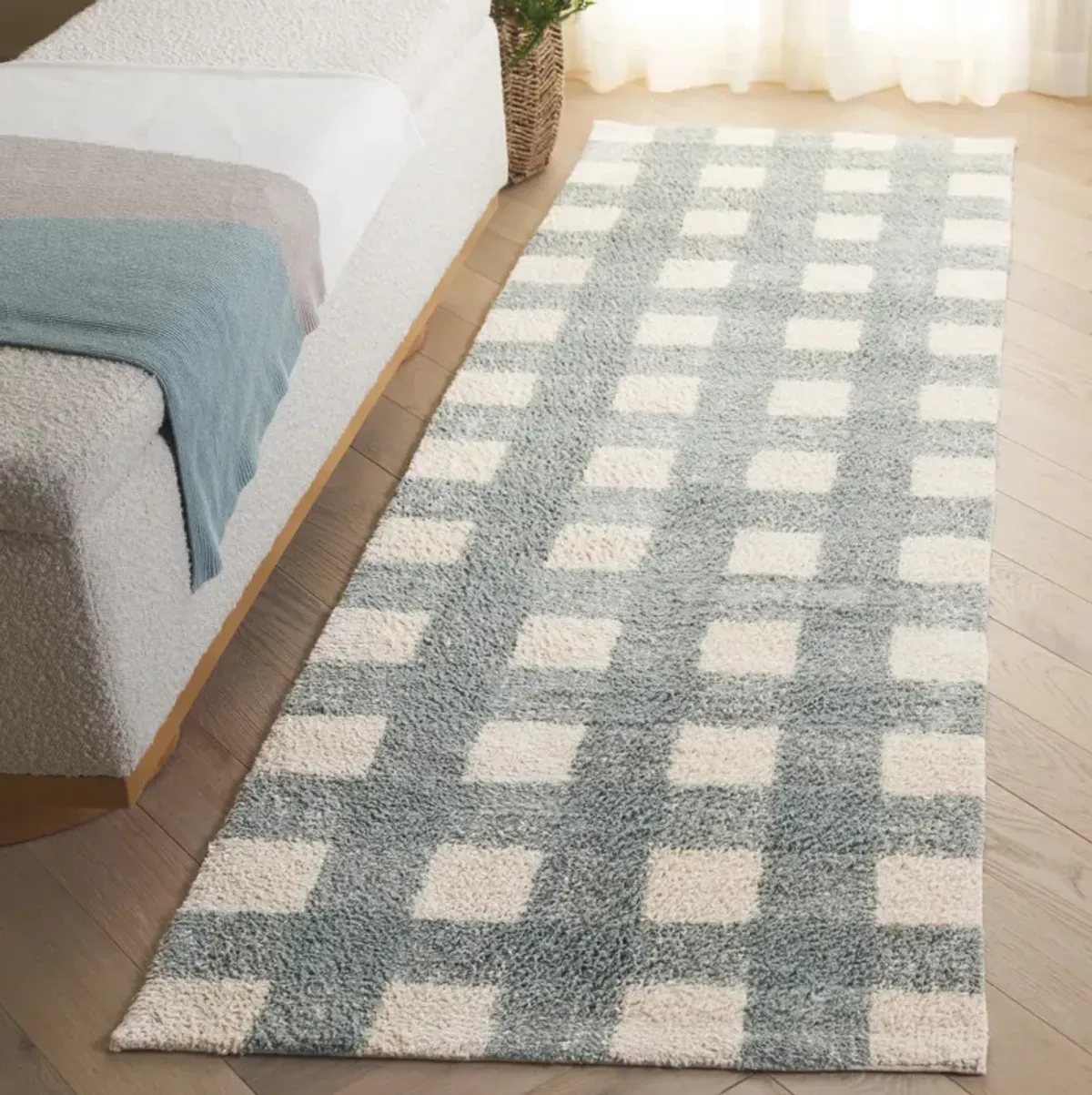 EASY CARE 216 IVORY  2'-3' x 8' Runner Rug