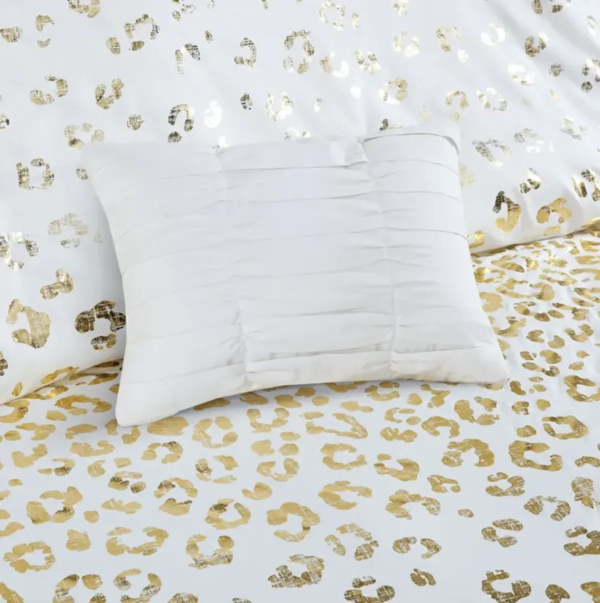 Intelligent Design Lillie Ivory/Gold Metallic Animal Printed Comforter Set