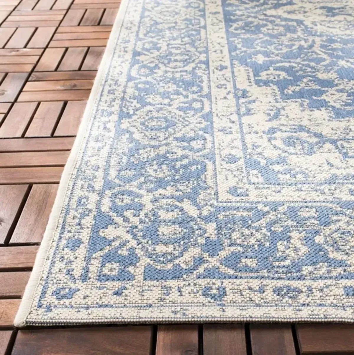 Safavieh BEACH HOUSE Collection BHS137M-3 Blue / Creme 3' X 5'