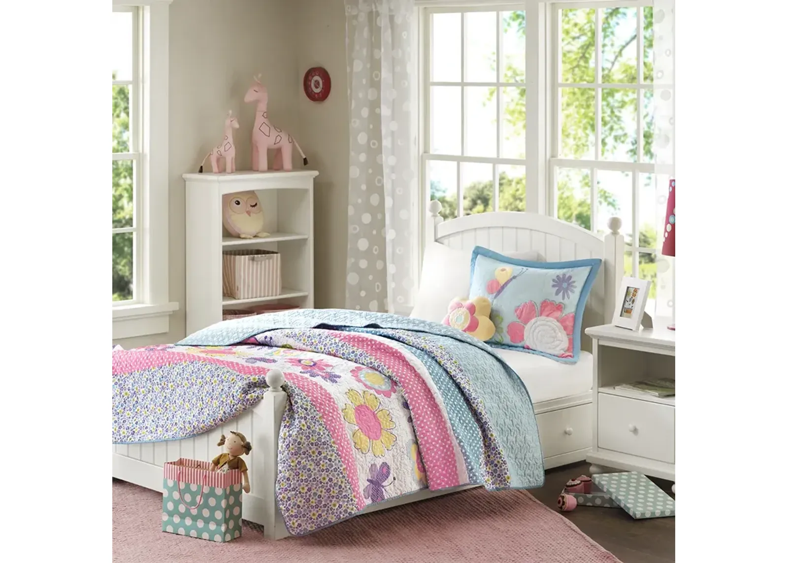 Mi Zone Kids Crazy Daisy Multi Reversible Quilt Set with Throw Pillow