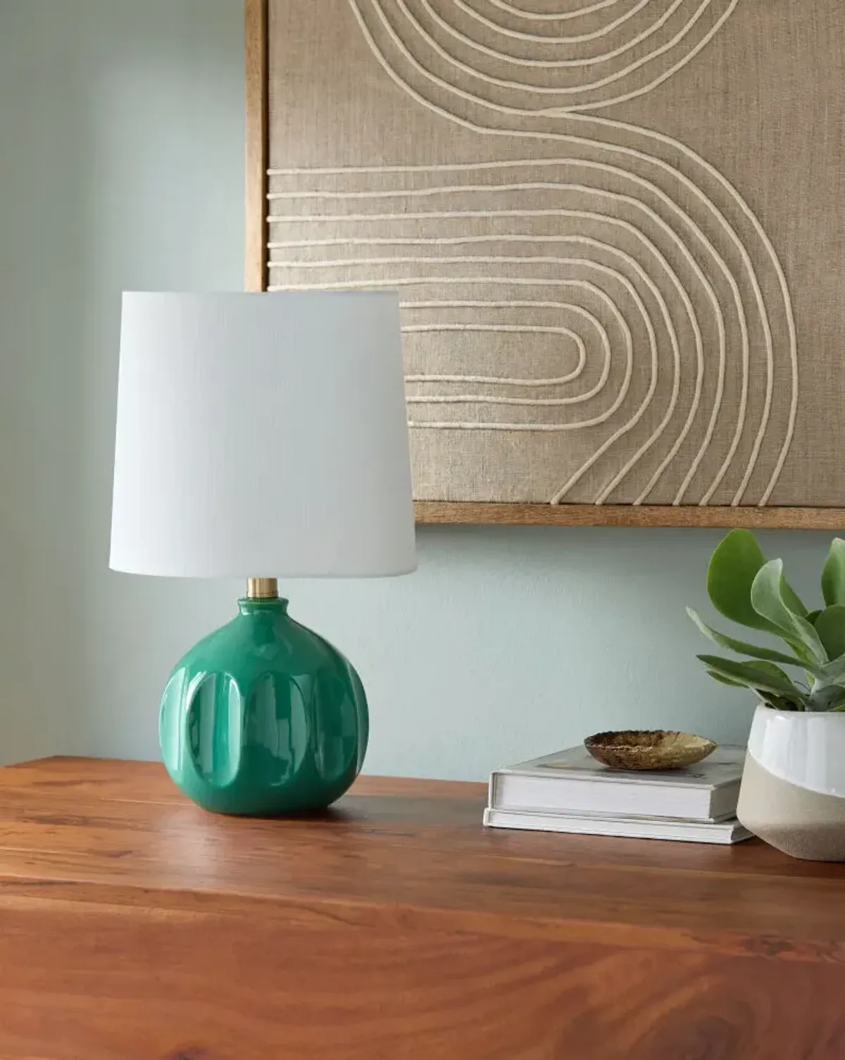 Bellune BLUN-019 15"H x 10"W x 10"D Accent Table Lamp