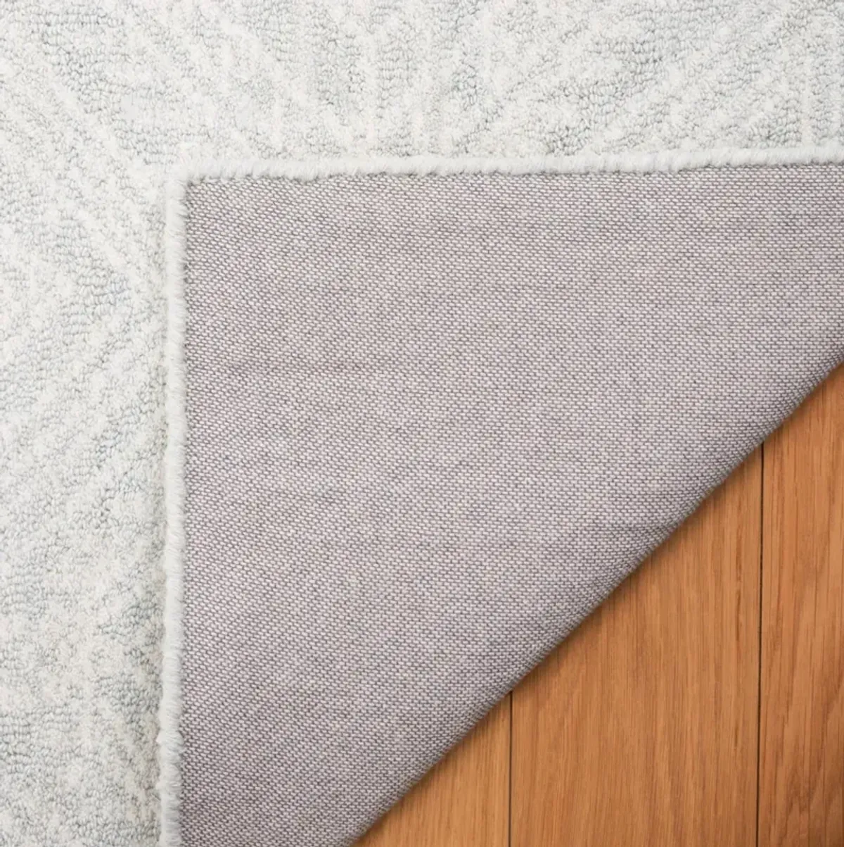 MICRO-LOOP 426 LIGHT GREY  4' x 6' Small Rectangle Rug