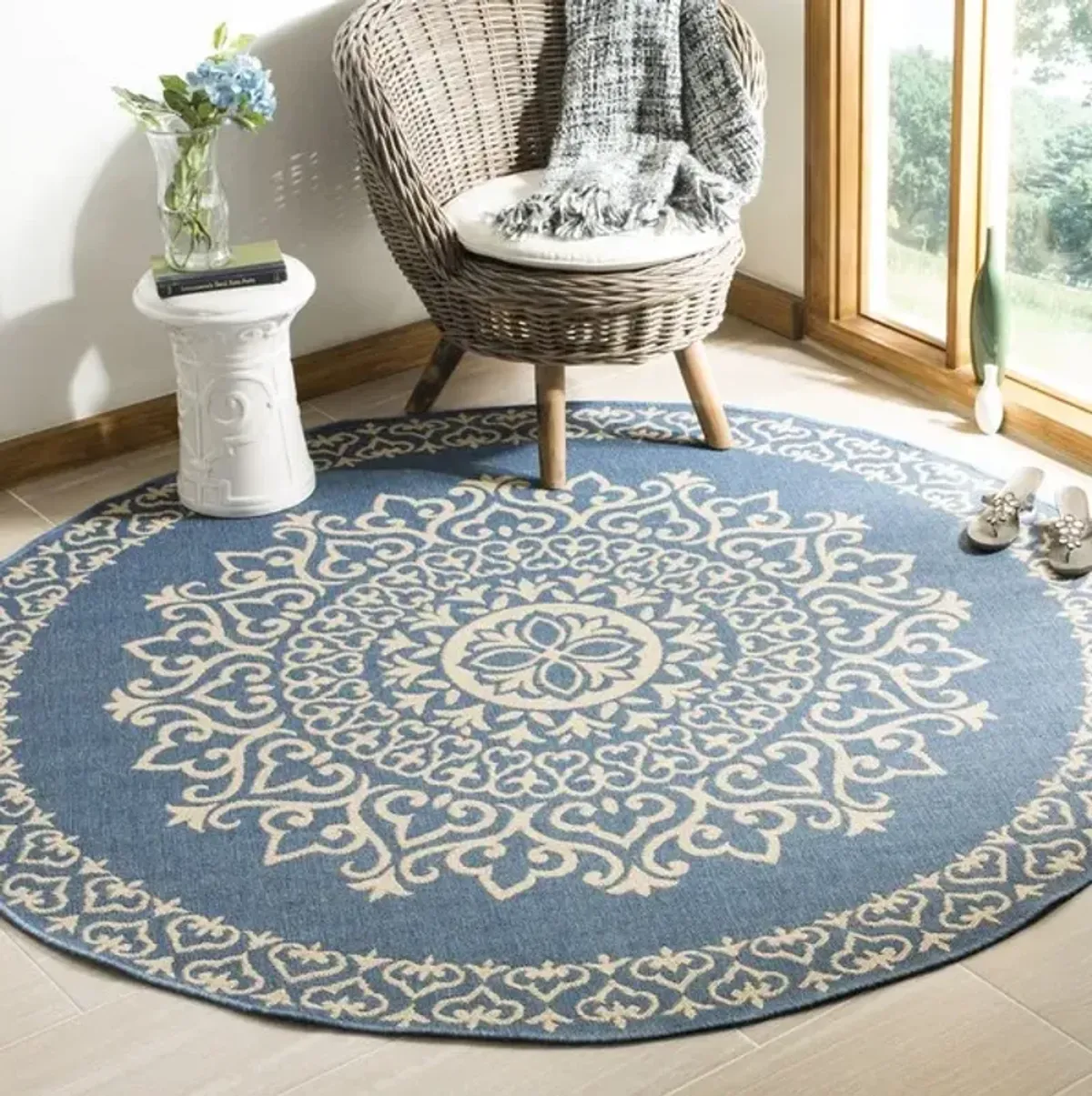 LINDEN 183 Collection LND183N-6R Cream / Blue 6'-7" X 6'-7" Round