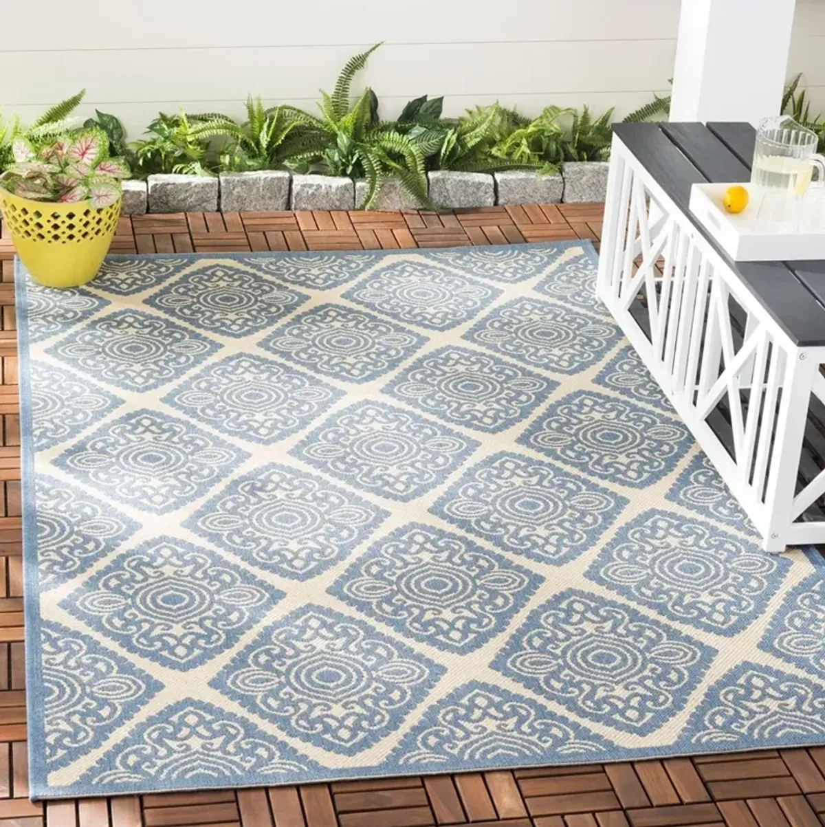 BEACH HOUSE 132 Blue 2'-2' X 4' Accent Rug