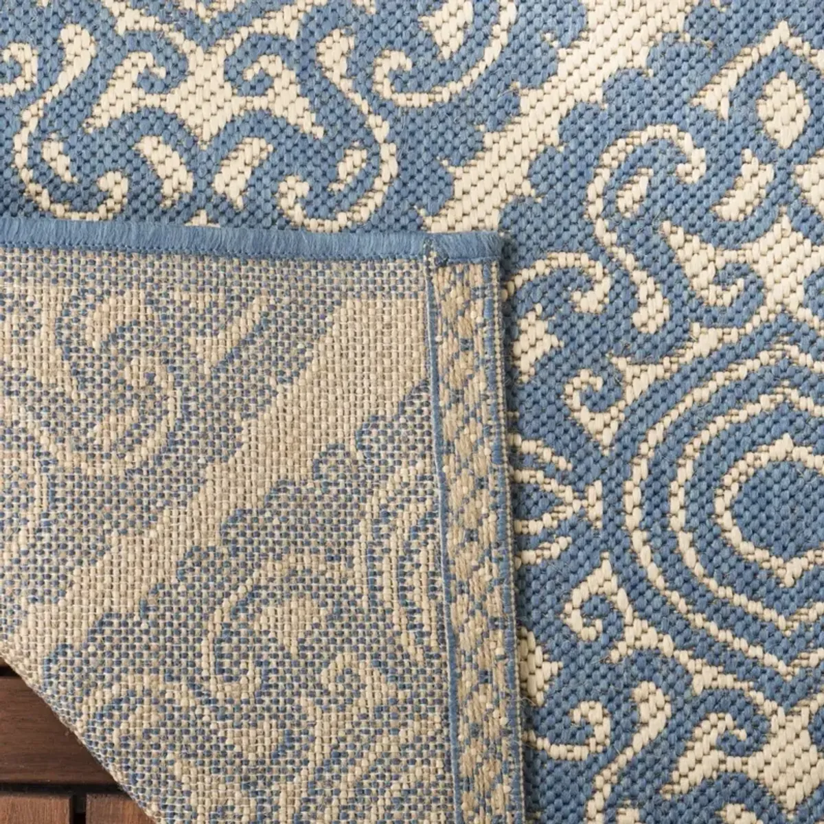 BEACH HOUSE 132 Blue 2'-2' X 4' Accent Rug