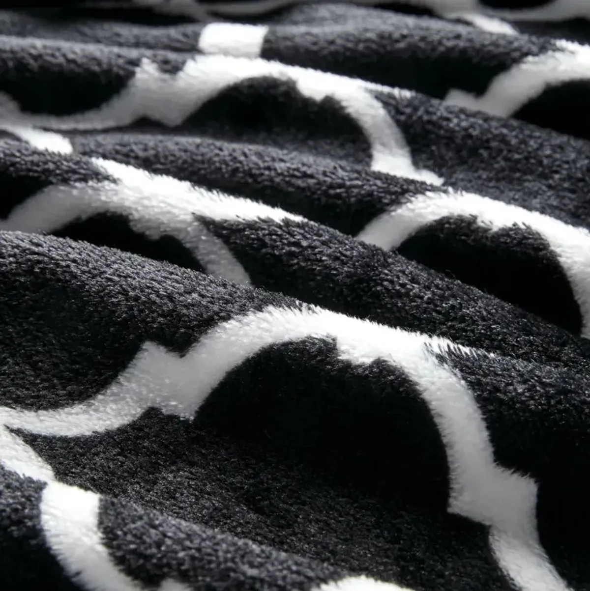 Madison Park Ogee Black Oversized Throw