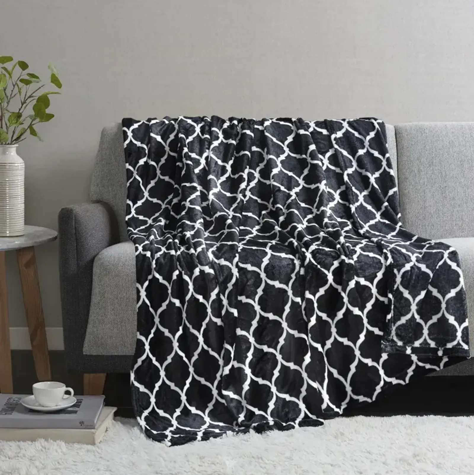 Madison Park Ogee Black Oversized Throw