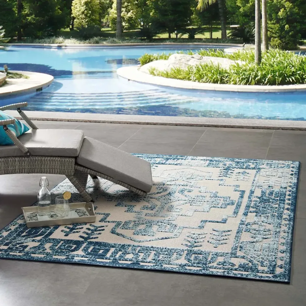 Reflect Nyssa Distressed Geometric Southwestern Aztec 5x8 Indoor/Outdoor Area Rug