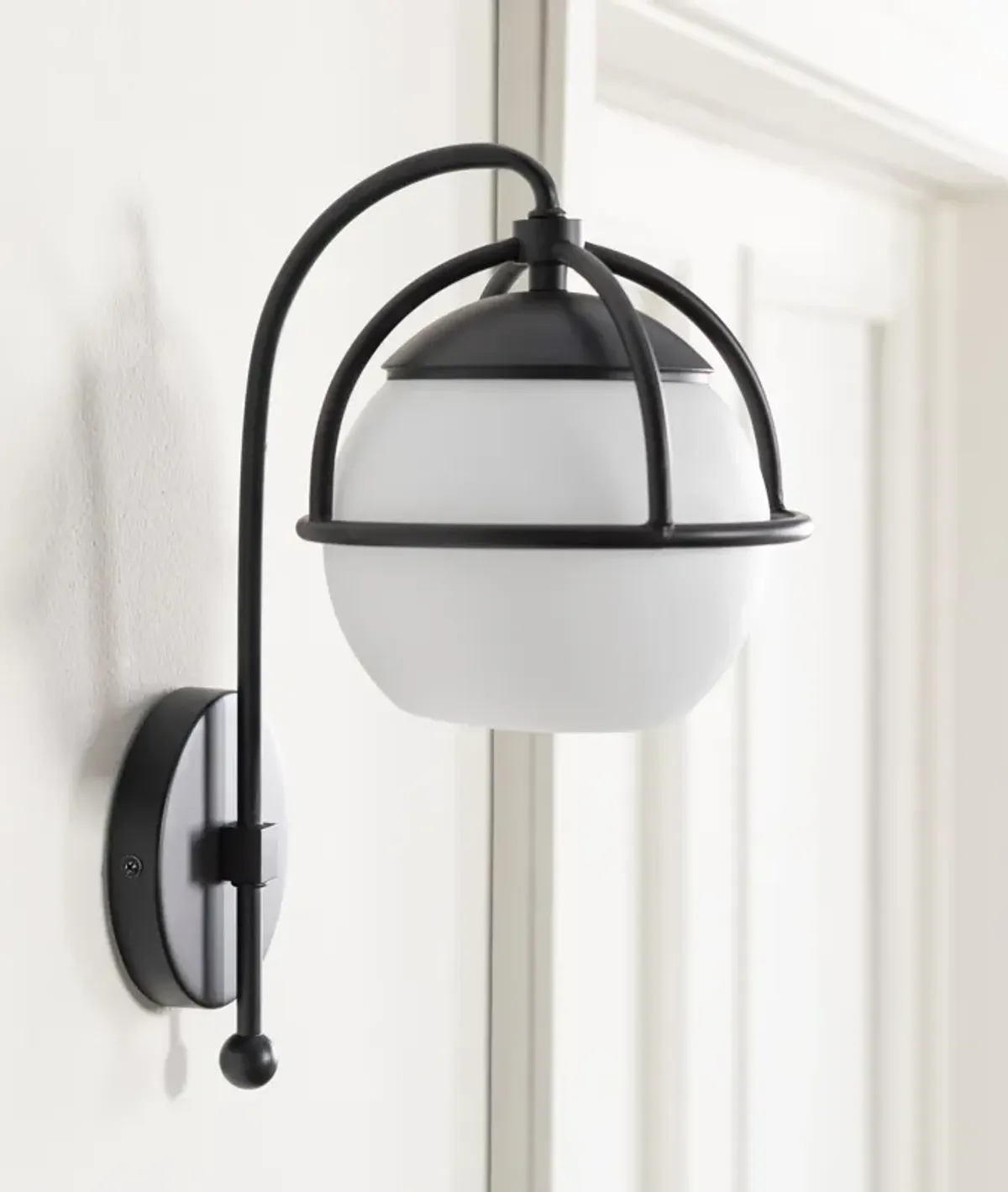 Edmund EDM-005 9"L x 7"W x 14"H Wall Sconce