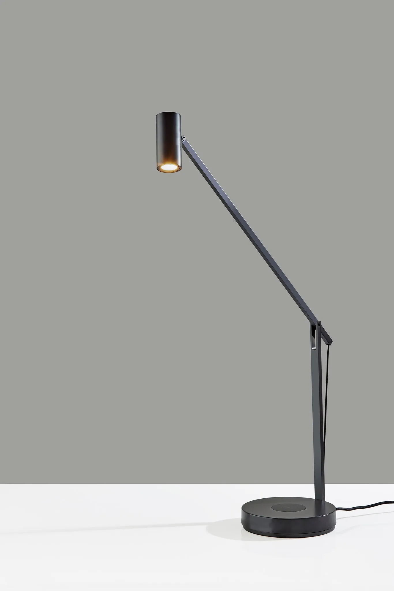 Turrell Task Lamp w. Wireless Charging