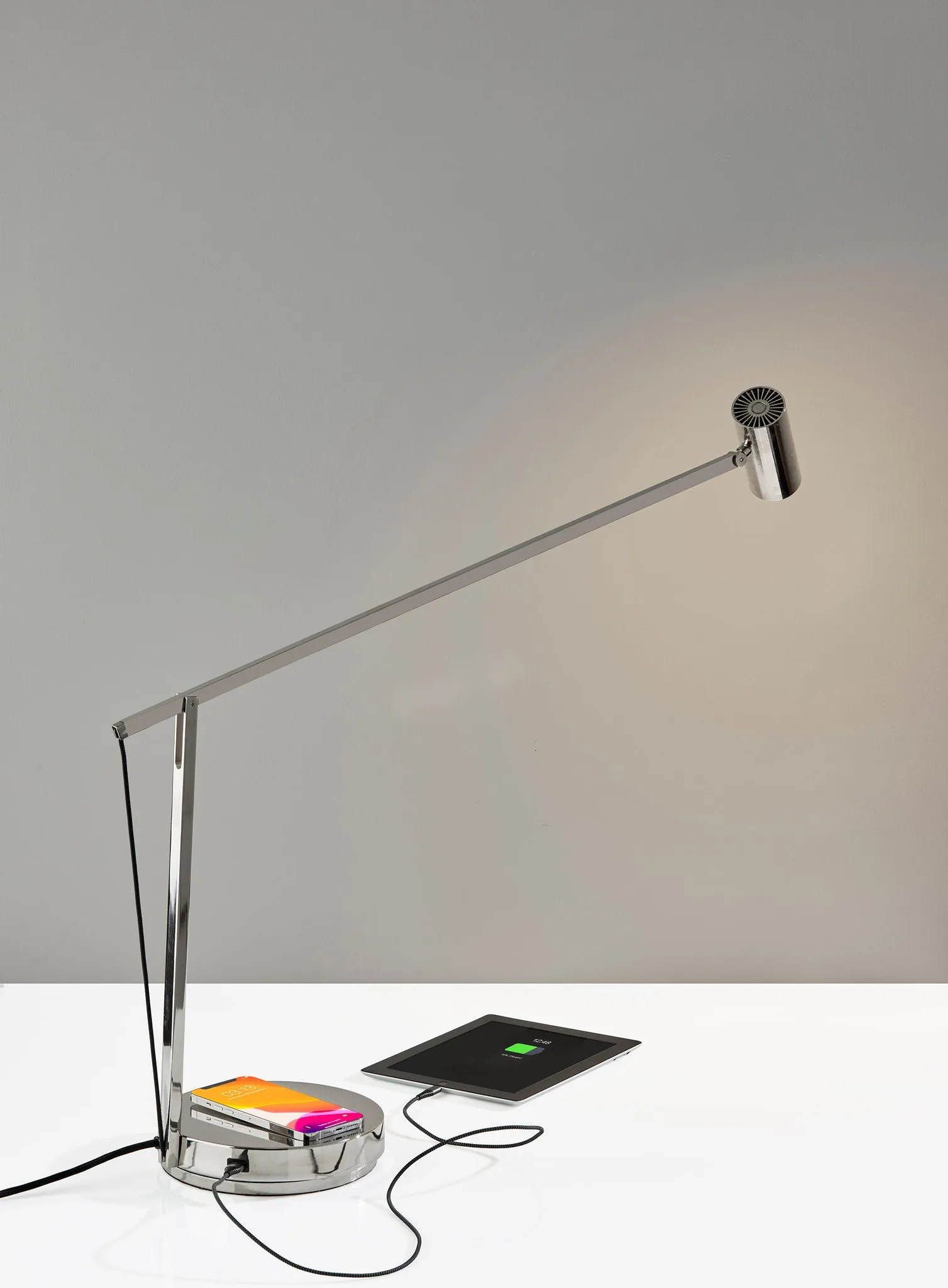 Turrell Task Lamp w. Wireless Charging