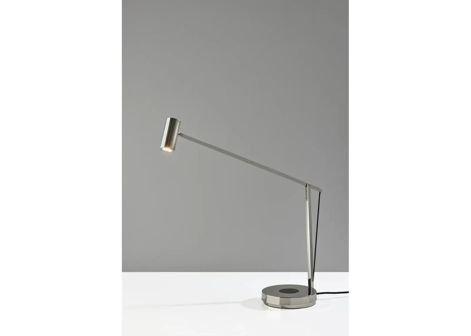 Turrell Task Lamp w. Wireless Charging