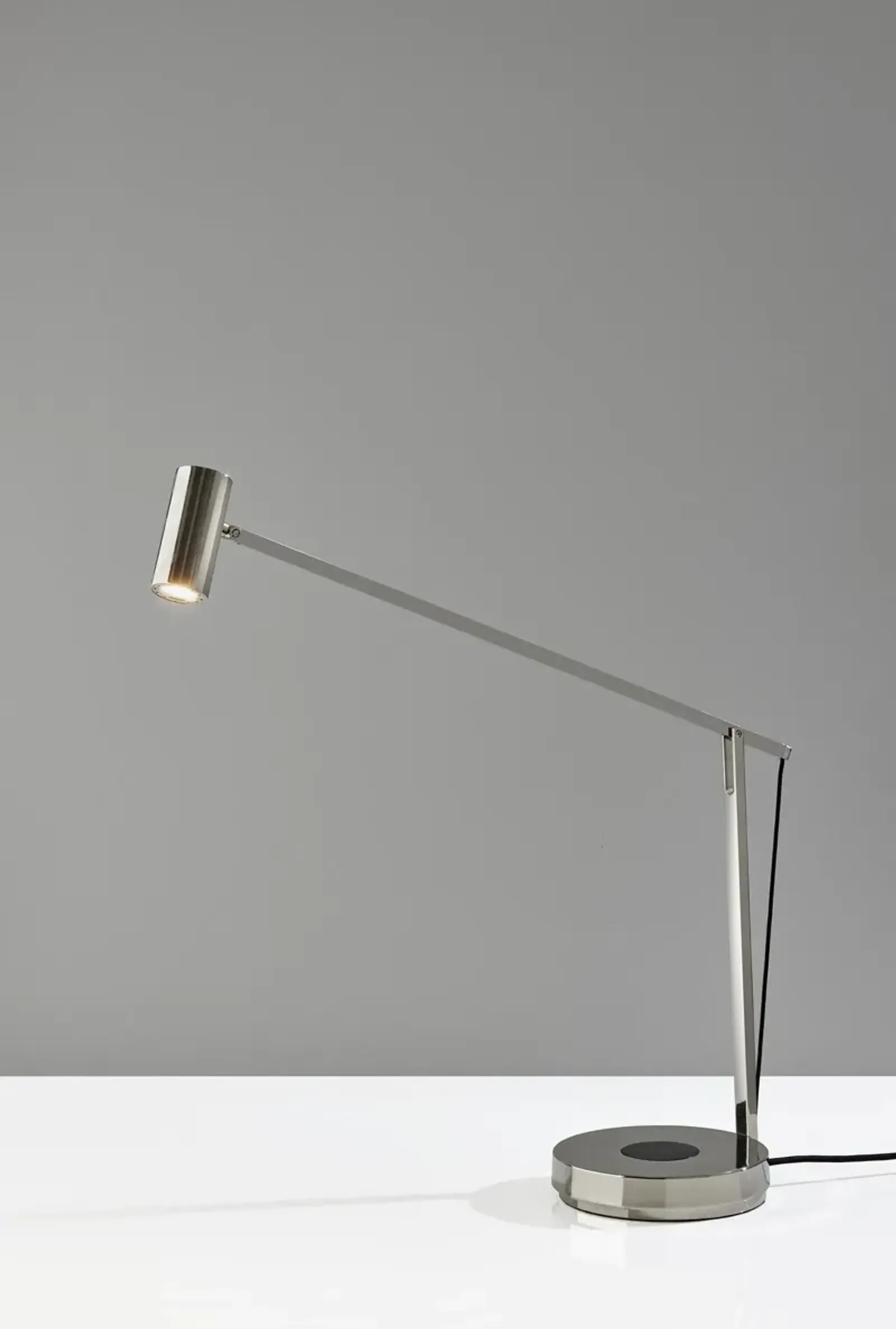 Turrell Task Lamp w. Wireless Charging