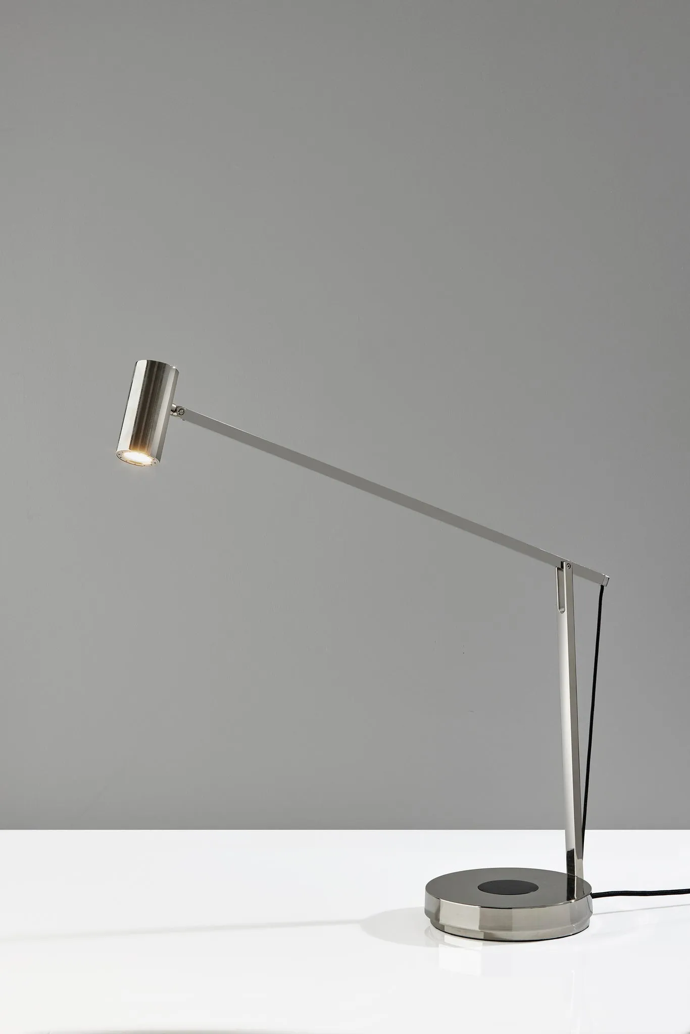 Turrell Task Lamp w. Wireless Charging