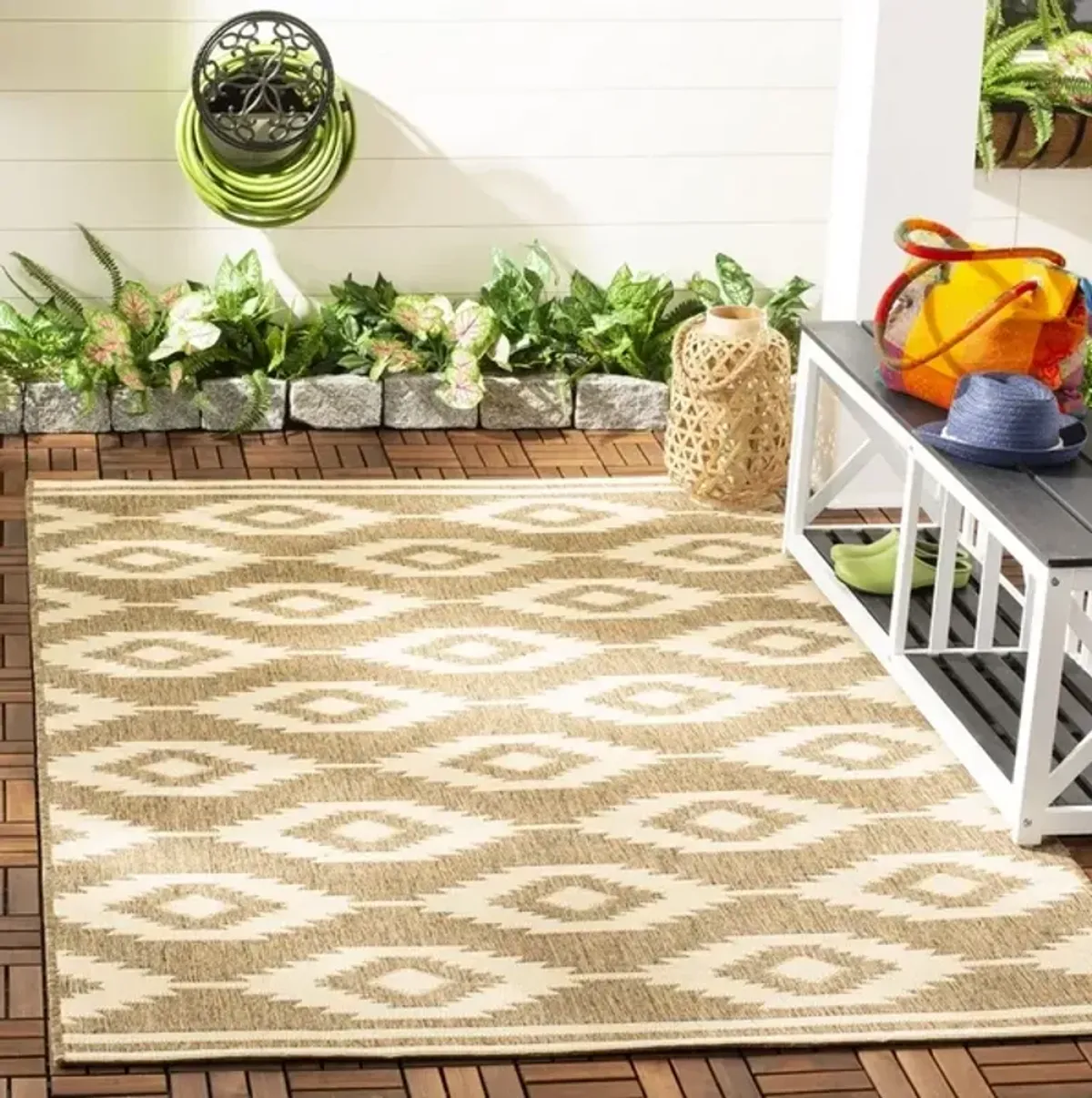 Safavieh BEACH HOUSE Collection BHS171A-3 Cream / Beige 3' X 5'
