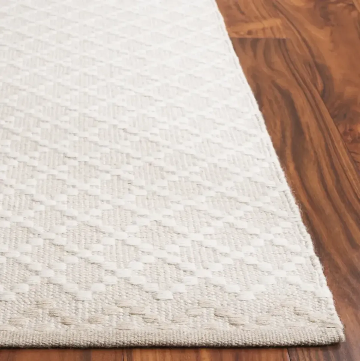 VERMONT 908 BEIGE  2'-3' x 9' Runner Rug