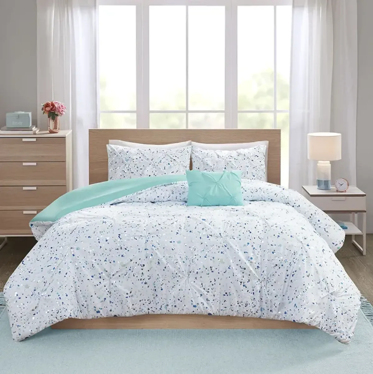 Intelligent Design Abby Aqua blue Metallic Printed and Pintucked Duvet Cover Set