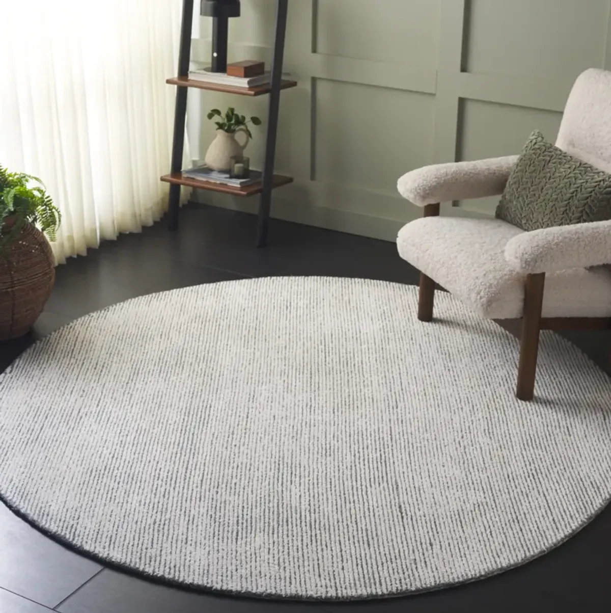 MIRAGE Hand Tufted 6' x 6' Round area rug