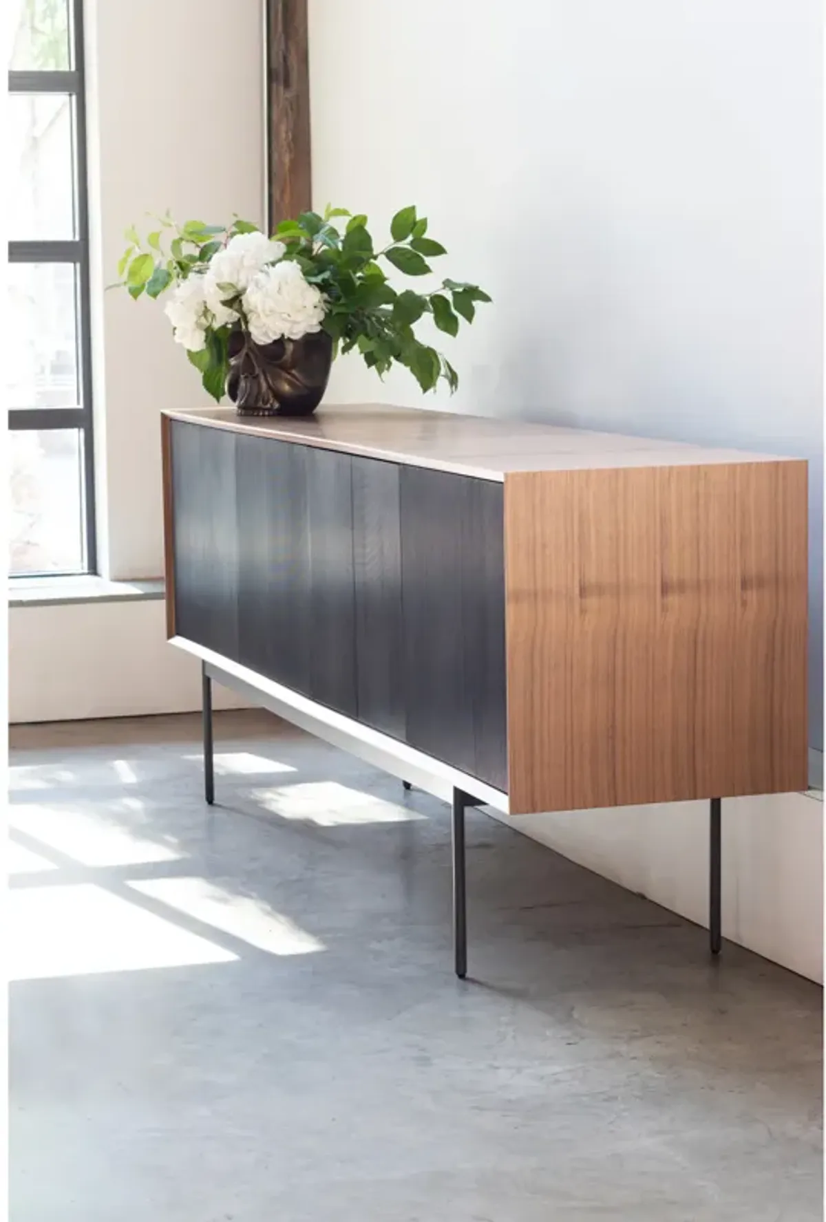 ARAYA SIDEBOARD