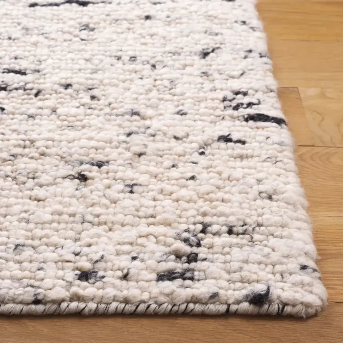 NATURA 257 LIGHT GREY  2'-3' x 8' Runner Rug