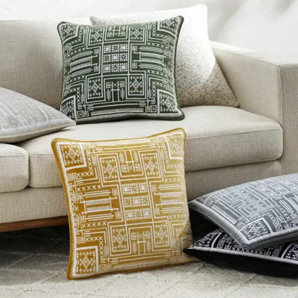 Camaxtli CAX-001 22"L x 22"W Accent Pillow