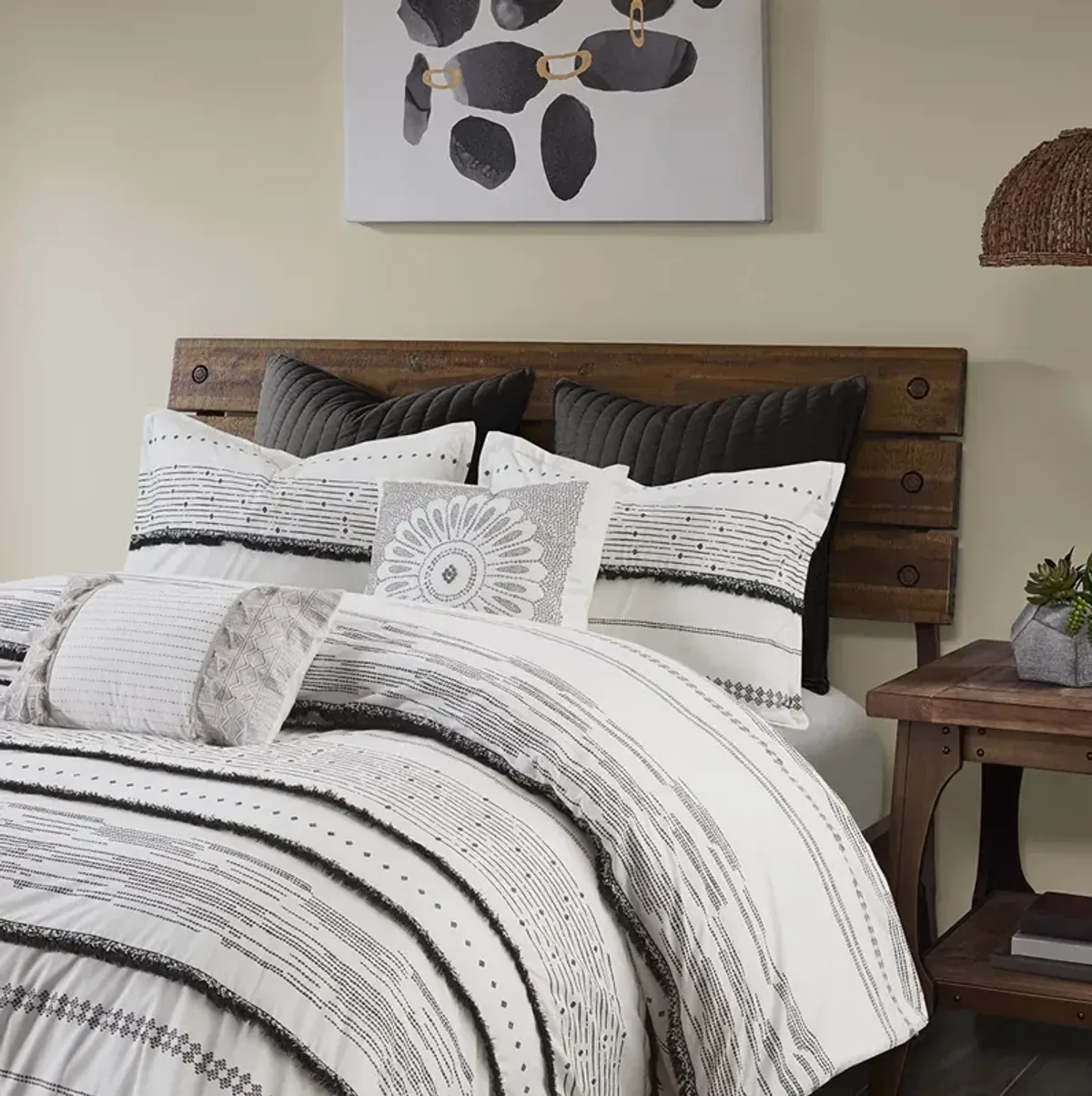 INK+IVY Nea Black/White Cotton Printed Comforter Set with Trims