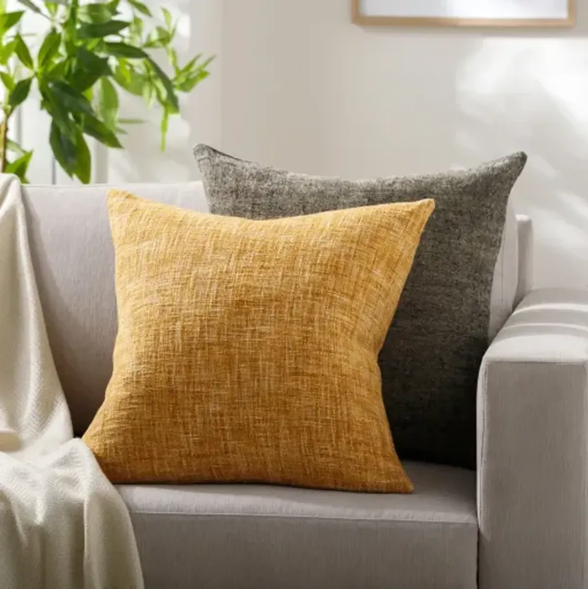 Ezequiel EZQ-001 22"L x 22"W Accent Pillow