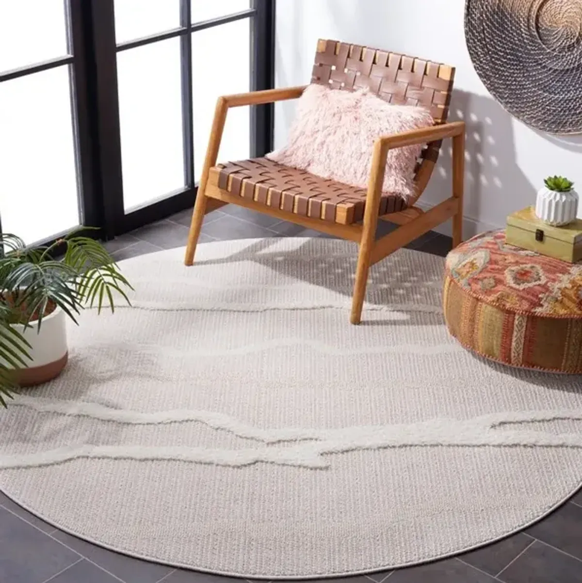 TRENDS 112 Beige 3' X 3' Round Round Rug