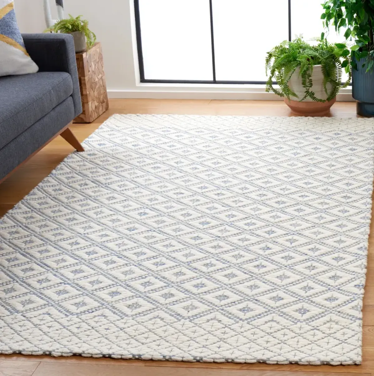 MARBELLA Hand loomed 4' x 6' area rug