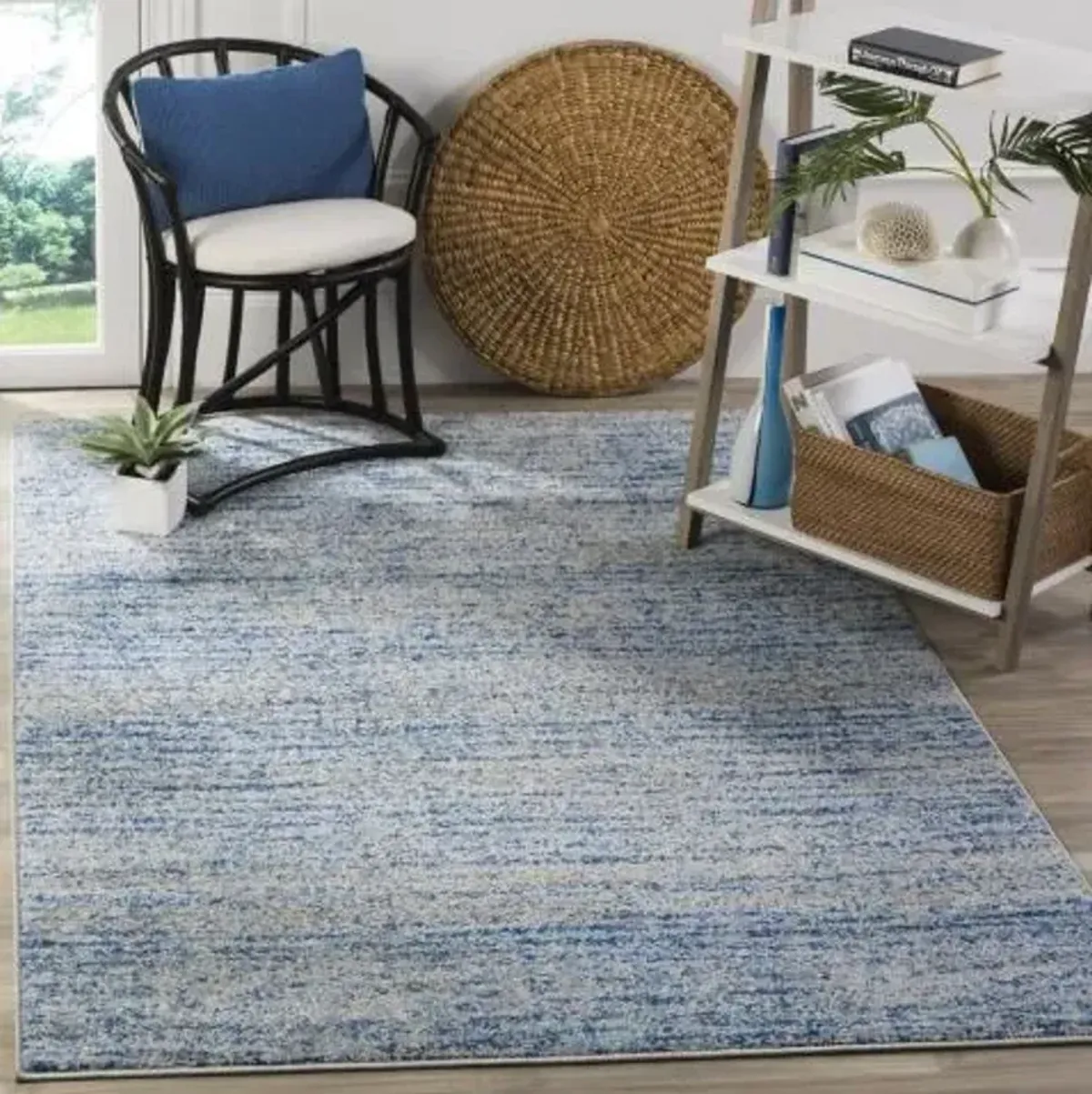 Adirondack Contemporary Blue / Silver 4' X 4' Round Powerloomed Rug